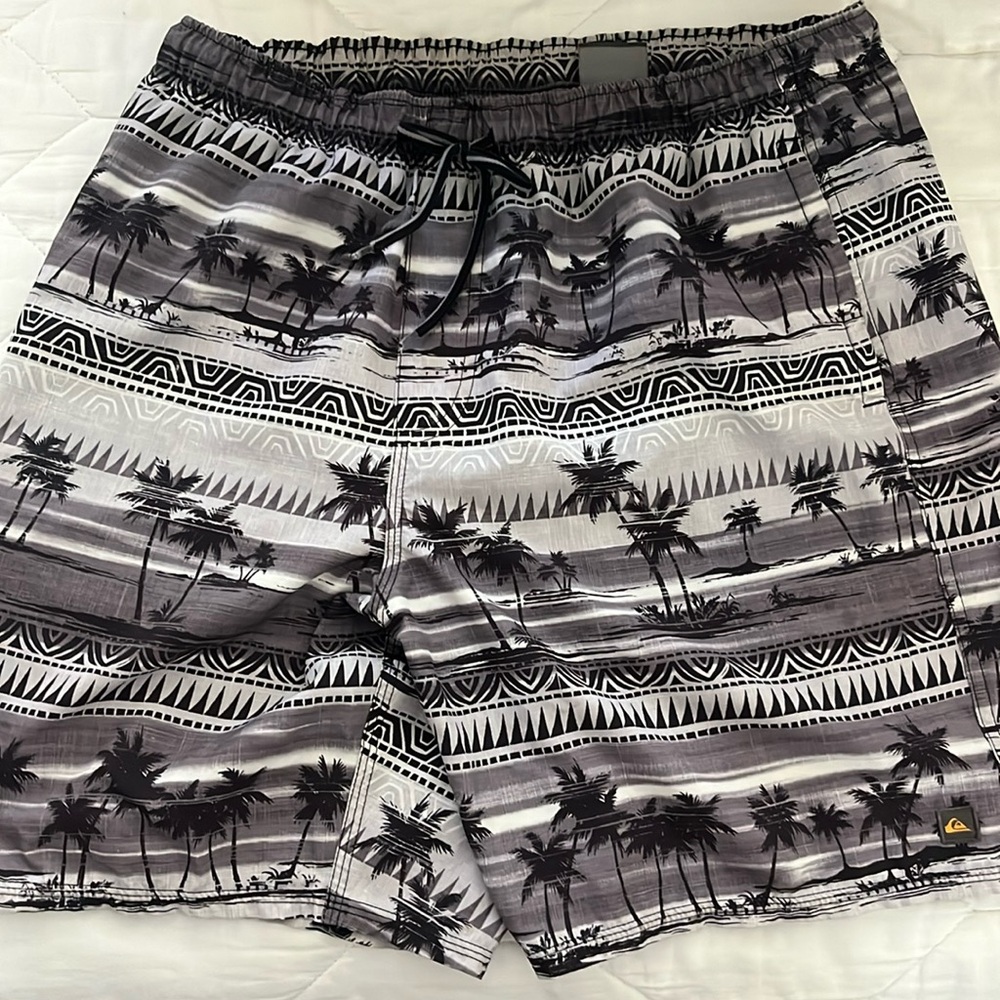 Quiksilver waterman Men’s M board shorts with liner.
